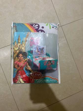 4 piece toddler bed set, new in packaging 1