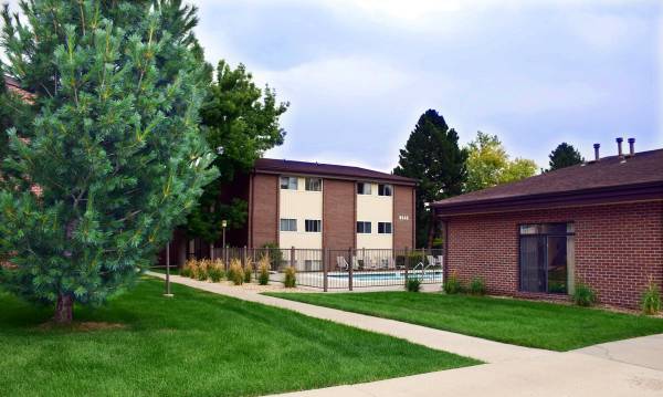$1,595 / 2br - 870ft2 - Caiga en la comodidad, ¡alquile su nuevo hogar hoy!! EXCELENTES CONCESIONES (Lakewood)63973503467523120