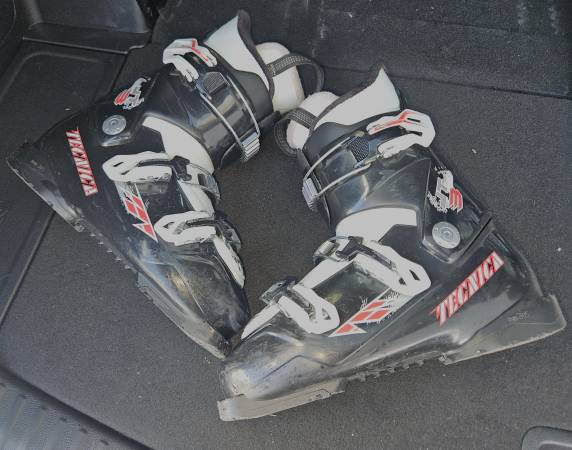 Tecnica JT3 Downhill Ski Boots [Mondo Size 25.5 = 7.5 US] 1
