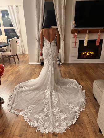 Stunning Never-Worn Wedding Dress – $1,000 (Originally $2,100) 1