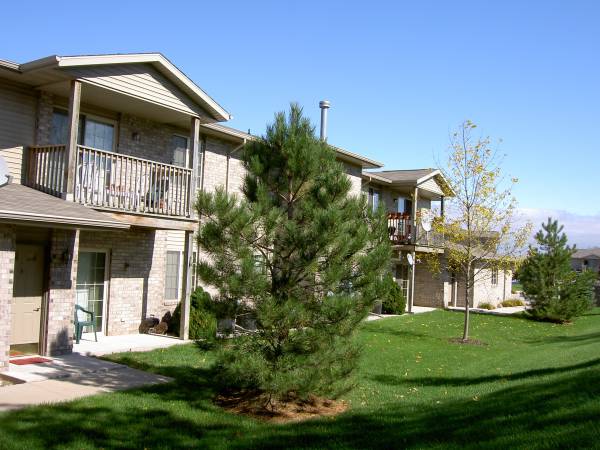 $1,425 / 2br - 1100ft2 - Condo-Styled Two Bedroom plus d w/ attached  1 Car Garage in Sheboygan (4711 Amanda Lane, Sheboygan)63813312098305122