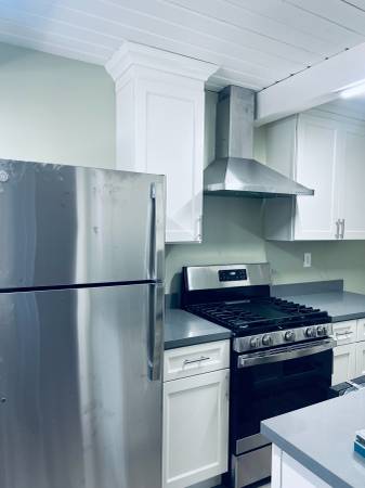 $2,400 / 2br - 800ft2 - SPACIUS 2 BEDROOM 1BATH PRIME LOCATION (hayward / castro valley)63847326977665123