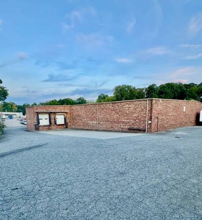 $7,000 / 27800ft2 - 27,800 SF Warehouse (High Point)64027273254146120