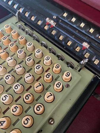 Calculadora/maquina sumadora Monroe vintage - 395 USD (San Marcos)63471474648065123