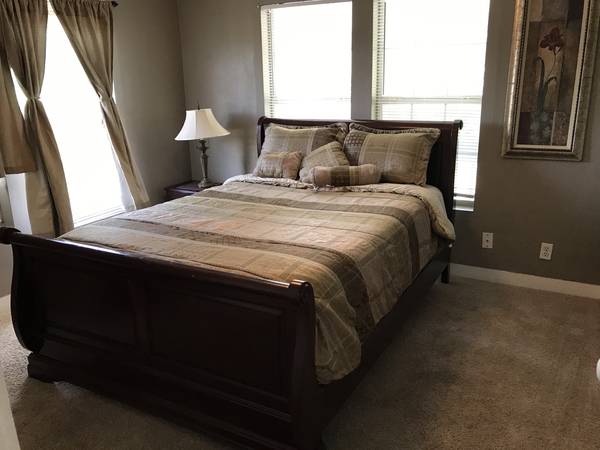 $165 / 1br - Room to rent weekly, One mile from downtown Bay front, (Corpus Christi ,TX)64036535426562120
