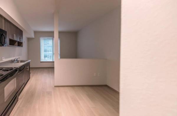 $2,678 / 1br - 595ft2 - Fitness Center w Free Weights, Wood Style Floors, Pet Friendly (We are locate in SLU w/ In walking distance to Amazon)63995109905410121