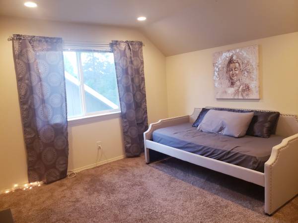 $800 / 3br - Habitación, Mt Shasta (Mount Shasta)63678184524291120