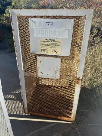 4 Place Steel Propane Tank Storage Cabinet 1