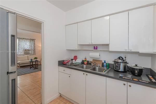 $230,000 / 1br - Charming 1Bed/1Bath condo with assigned parking space (Miami Beach)64049275419905124