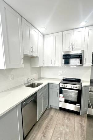 $1,600 / 1br - Updated Garden Unit!  Great Edgewater area! (Edgewater)63960012120962122