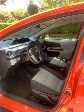 2013 Prius C - 175k, clean & well-maintained - $8,000 (Southeast Portland)63618455471107124