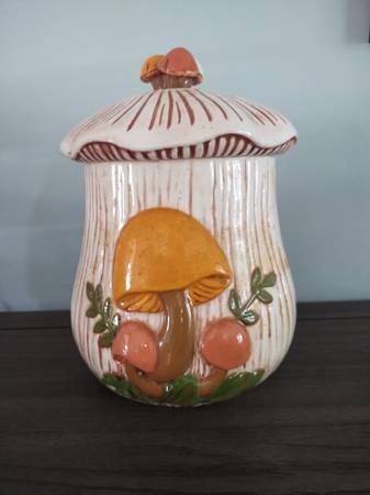 Ceramic Mushroom Cookie jar from 70's 1