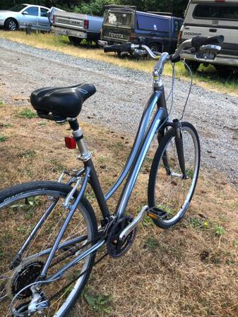 Bicicleta GIANT Liv Cypress City Comfort para ciudad, tamaño M - $165 (Bellingham Fairhaven)63435874539011123