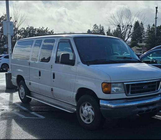 Ford Econoline E150 XLT - $7,600 (petaluma)63624010407553123