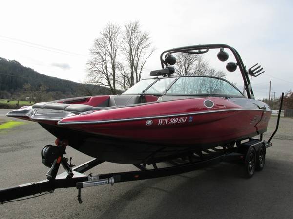 Supreme S226 Surf boat - $67,00063471322136321122
