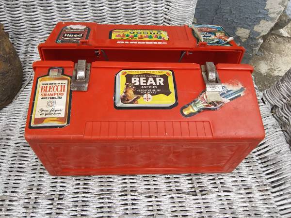 Lunch Box Vintage Aladdin. SEE MAP 1