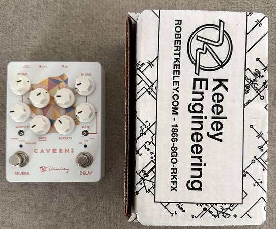 Keeley Caverns V2 Delay / Reverb pedal 1