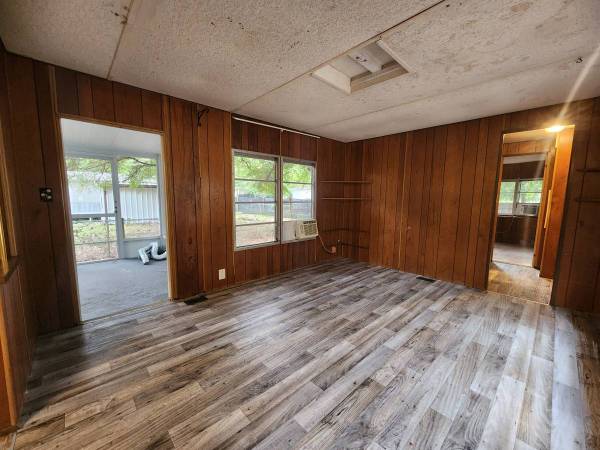 $995 / 2br - 2 BED 2 BATH WITH SCREENED PORCH & 2 STORAGE SHEDS! (Silver Springs)63861744690433120