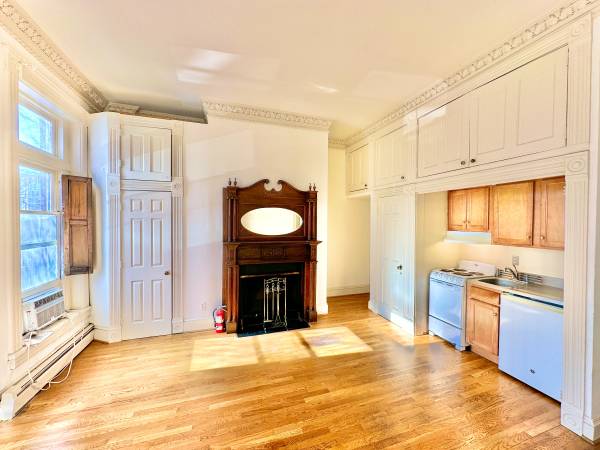 $1,895 A Grand Victorian Studio at Washington Circle - GWU (Foggy Bottom / West End)63822292870147124