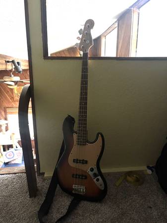 Fender Starcaster + Behringer Amp 1