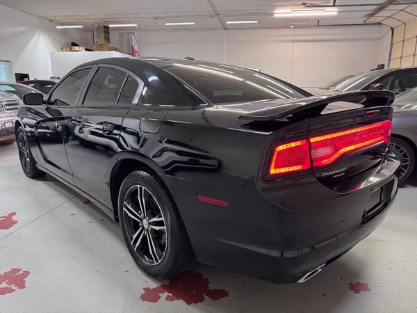 14 Dodge Charger R/T AWD *HEMI* - $14,995 (Charlotte)63613416855937124