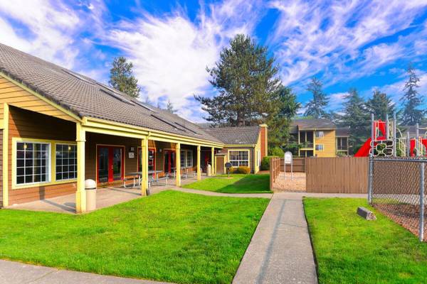 $1,713 / 1br - 708ft2 - Spice Up Your Life at Centrepointe! Discounts for Boeing and Military! (Everett)63688443687171124