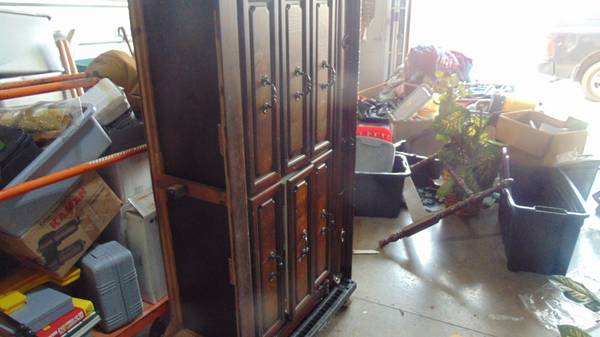 Long dresser in color brown in gc, 1