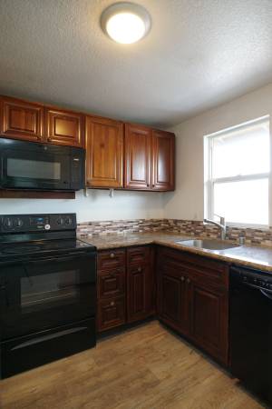 $1,245 / 1br - 750ft2 - Spacious top floor one bedroom apartment with a large private balcony (Tukwila)63814660925699121