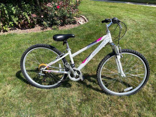 Womens Nishiki Pueblo small frame, 26 inch, 21 speed, barely used 1