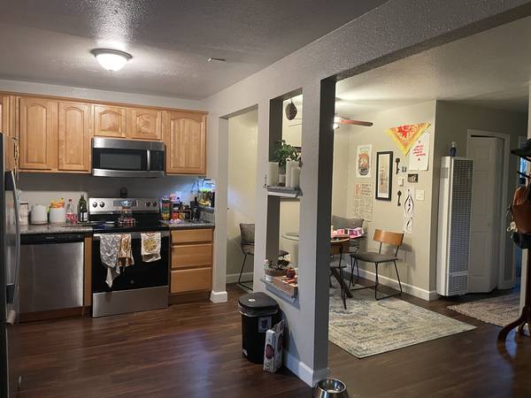 Private 1 bedroom with bathroom in sunny Pleasant Hill 1