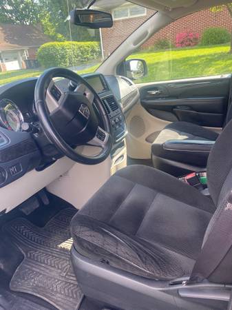 2017 Grand Caravan - $8,000 (Lebanon)63477801954435123