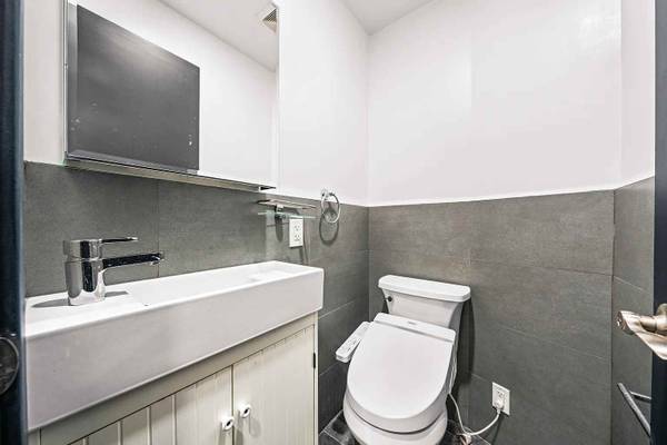 $1,260 / 1br - 700ft2 - A super UNIT(1-BED+1-BATH) apartment*Midtown West (Midtown West)63854193904257122
