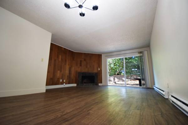 $1,995 / 3br - 1000ft2 - Great 3 Bedroom with Garage in 4-plex! A/C and Garage! (NW Portland/Rock Creek)63956643512194122