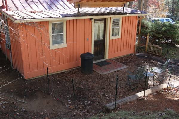 $650 / 1br - All Utilities, WiFi, W/D INCLUDED! - Adorable Cabin in the Woods (Asheville NC)64029205743361121