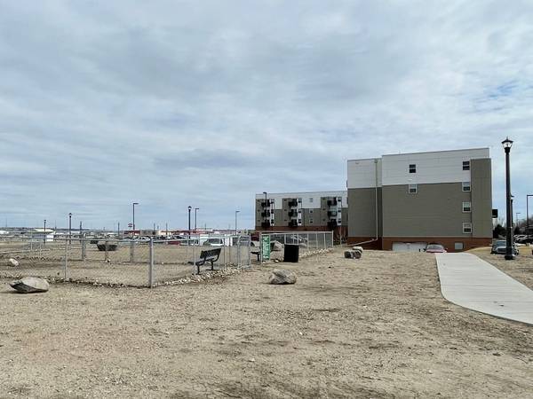 $860 / 450 pies² - Lavandería individual, opciones del Fondo de Incentivos para Vivienda de Dakota del Norte, estudio de 1 baño (705 E Highland Dr, Williston, ND)63180336923393123