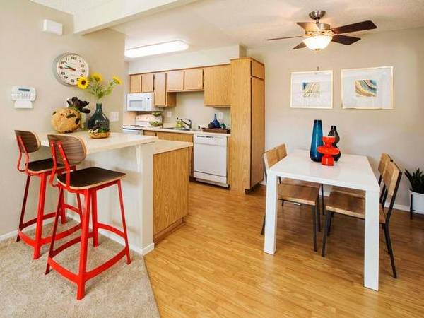 $1,882 / 1br - 608ft2 - Two spas, Two shimmering pools, Separate dining area63663819041793121
