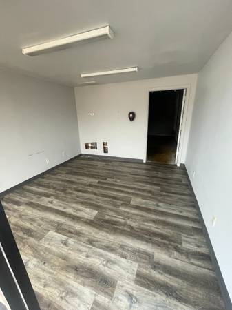 $325 / 360ft2 - Workshop/Warehouse/Office flex space with bay door - 1 MONTH FREE! (S Peoria Ave., Tulsa, OK 74136)63981980763138120