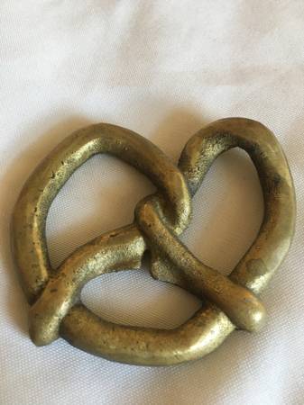 Brass pretzel 🥨 paperweight 1