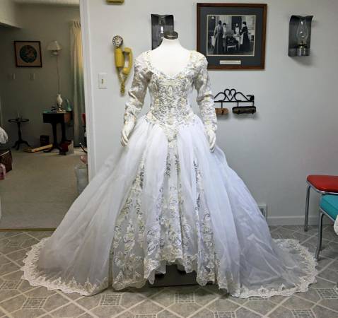 Princess Beaded Wedding Gown with Train/Bustle & Veil - Size Medium 1