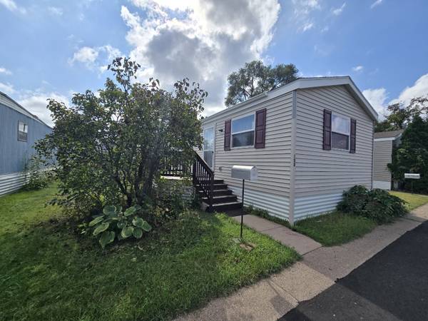 $81,000 / 2br - 1120ft2 - Neat and Clean!  Low Lot Rent!  Available Immediately! (St. Paul)63868703847043120