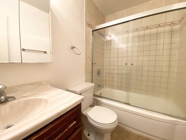 $1,000 / 2br - Amplio apartamento de 2 habitaciones en ubicación privilegiada en North Berkeley (berkeley)63824144947459124