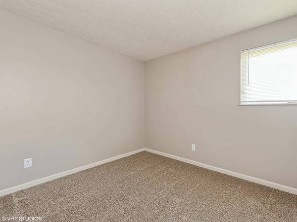 $950 / 1br - 600ft2 - ¡Ubicado en Hamilton!, Walk-In Closets, 1B/1B (1344 Carriage Hill Ln, Hamilton, OH)63974329809283122