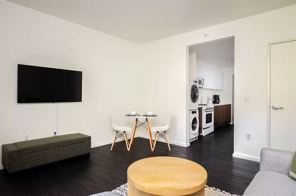 $1,275 / 375ft2 - Cuddle with your pets in our cozy Studio  Visit today! (Portland)63672547756931124