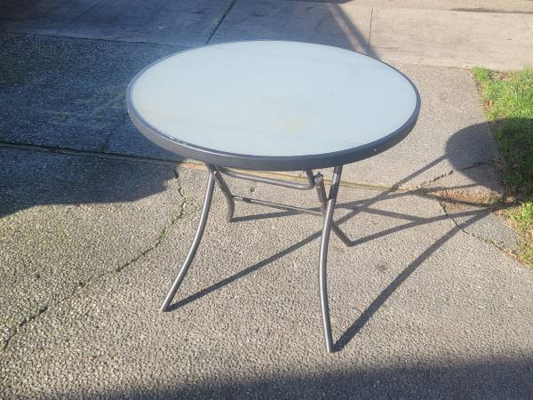 Folding patio table 1