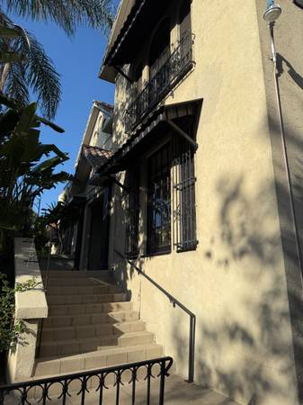 $3,100 / 2br - 1400ft2 - SHOWING SUNDAY 10/05/25/ HUGE VICTORIAN STYLE 2BD 1BA APARTMENT HOME (LOS ANGELES)63952927160834120