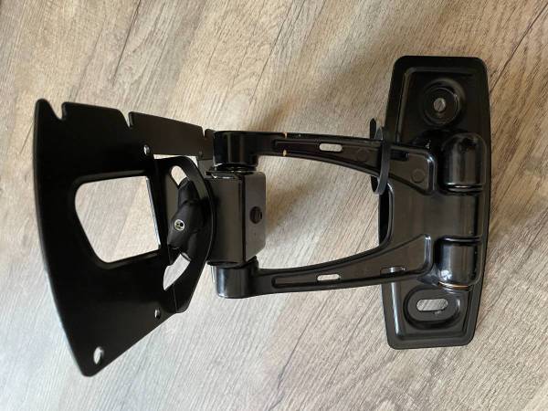 Rocketfish TV wall mount 1