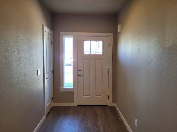 $2,550 / 3br - 1574ft2 - Like New 3 Bed 2 Bath Single Level Home (Redmond)63839292516737121