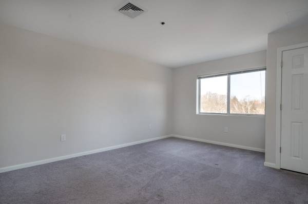 $1,900 / 1br - 790ft2 - Almacenamiento adicional, vista panorámica, mantenimiento de emergencia 24/7 (180 Woodbury St, Manchester, NH)63656244943617120