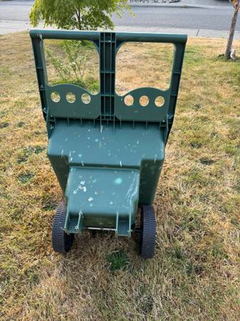 Rubbermade Garden Cart - $7 (Bellingham)63435811457281122