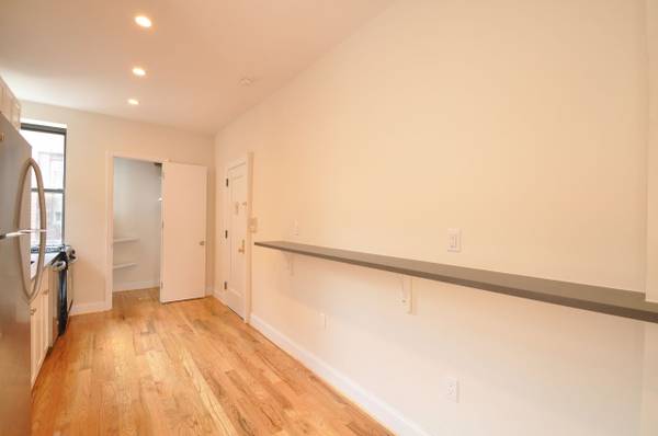$3,295 / 1br - ¡Sin tarifa de corredor! (Midtown West)63684745561731122